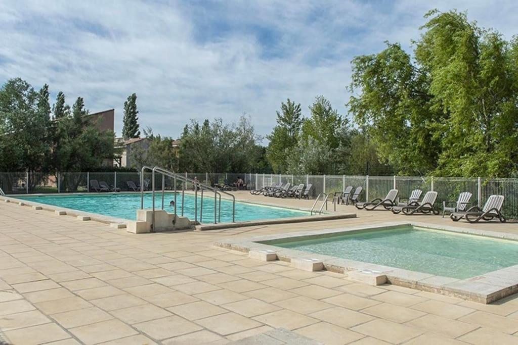 La Provencale Apartment Saint-Saturnin-les-Avignon Exterior photo